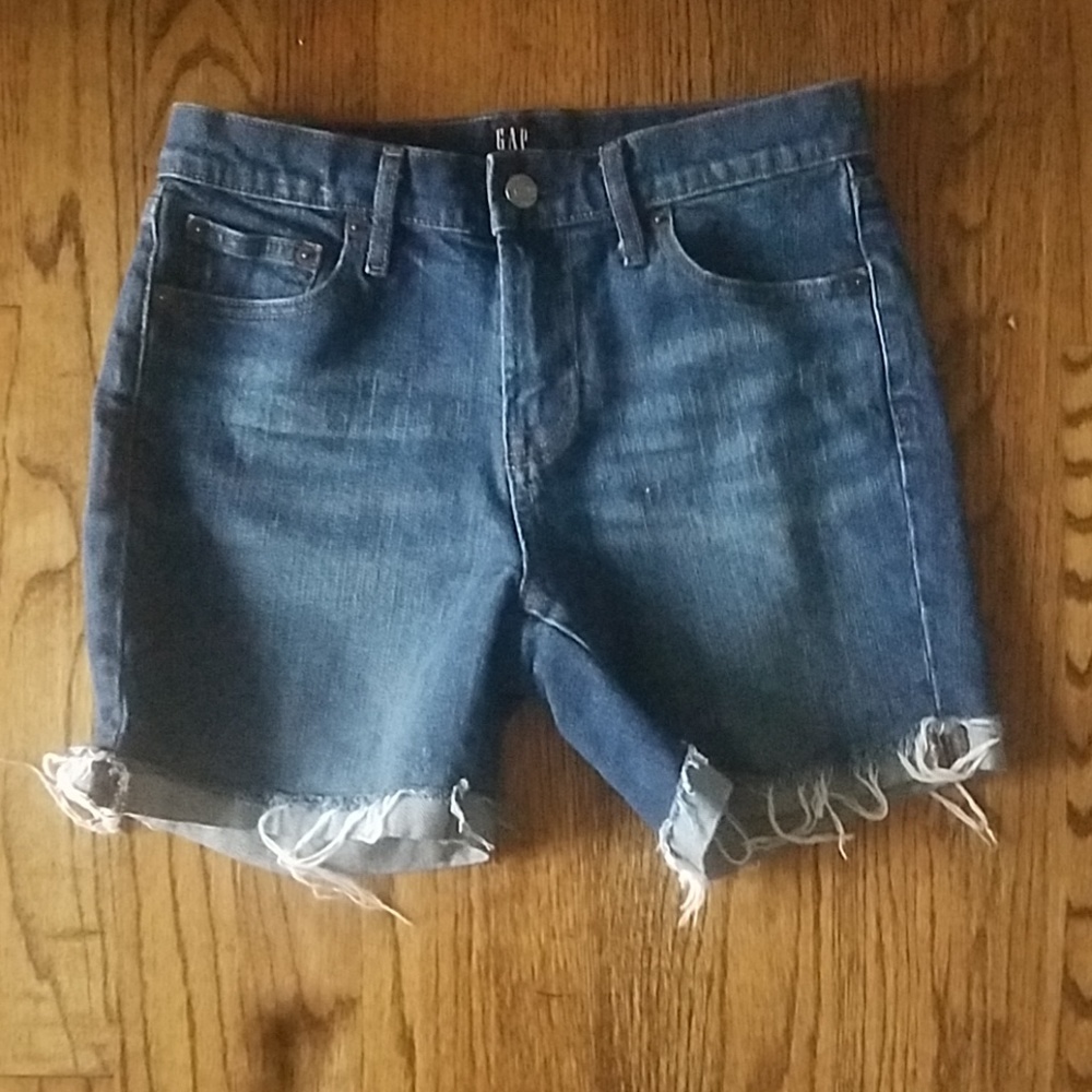 Gap frayed jean shorts, size 25